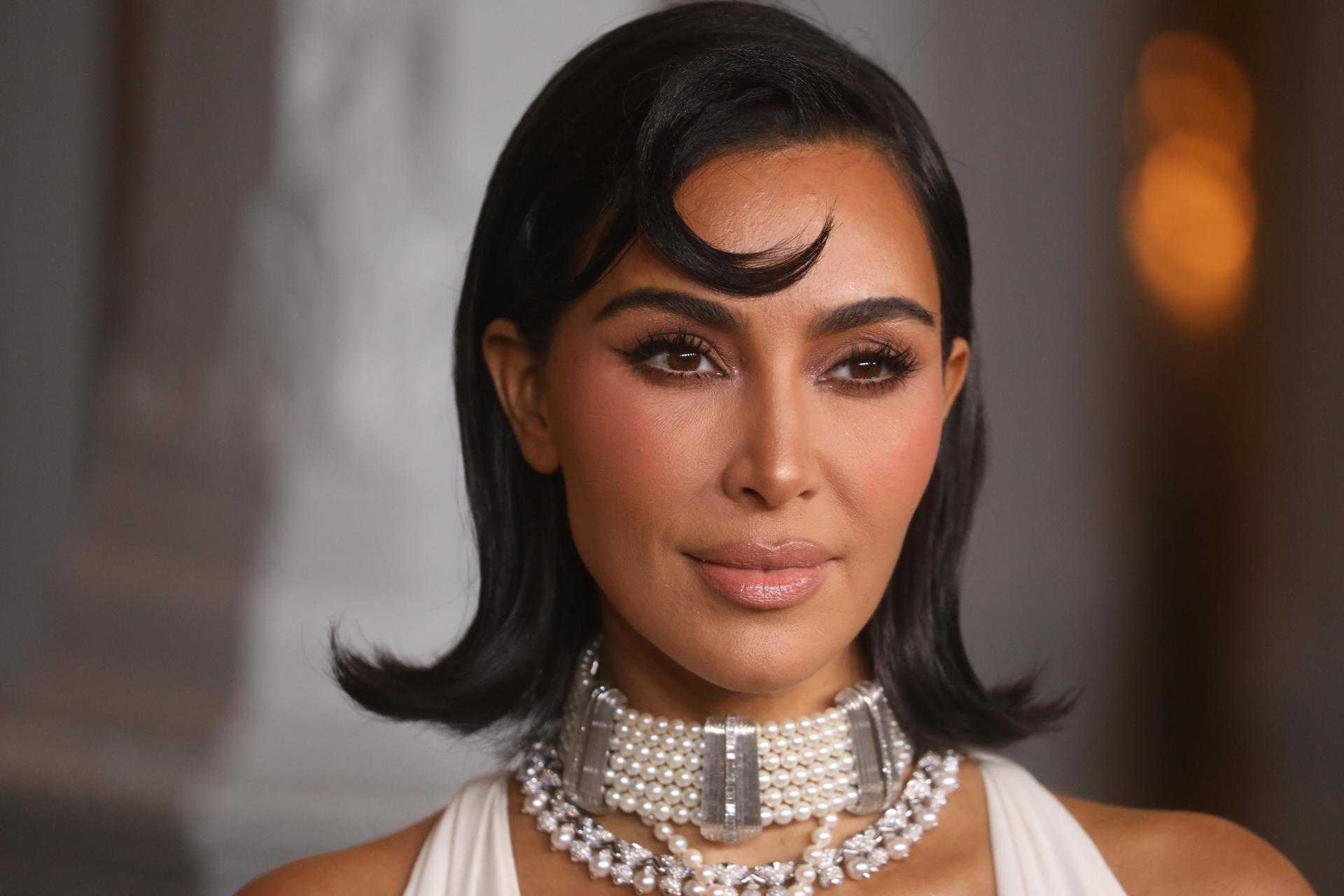 En la nueva serie de Kim Kardashian, la moda femenina es poderosa