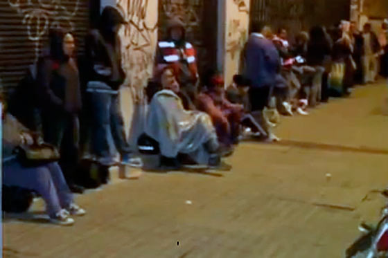 Largas filas y varias horas soportan usuarios de EPS en Bogotá por atención