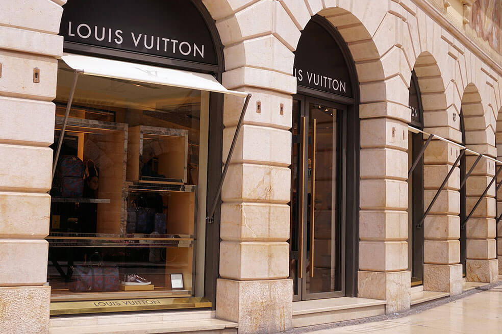 Louis Vuitton, Dior y Givenchy ayudan a la lucha contra el coronavirus