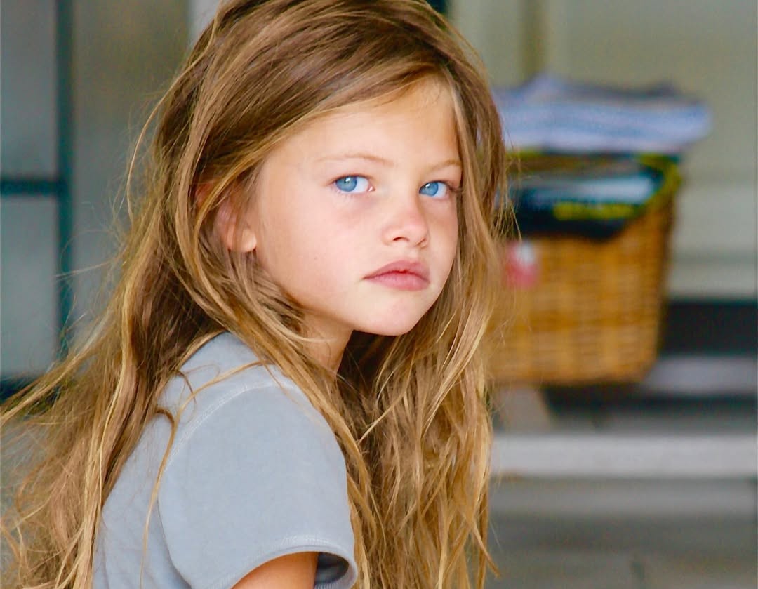 La niña de ojos azules, cabello rubio y tez clara tenía cuatro años cuando recibió ese título. Actualmente tiene 24. Así se ve hoy.