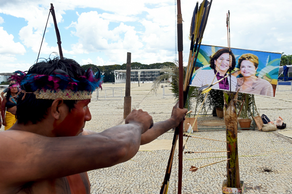 La simbólica pero aguda protesta indígena contra Dilma Rousseff