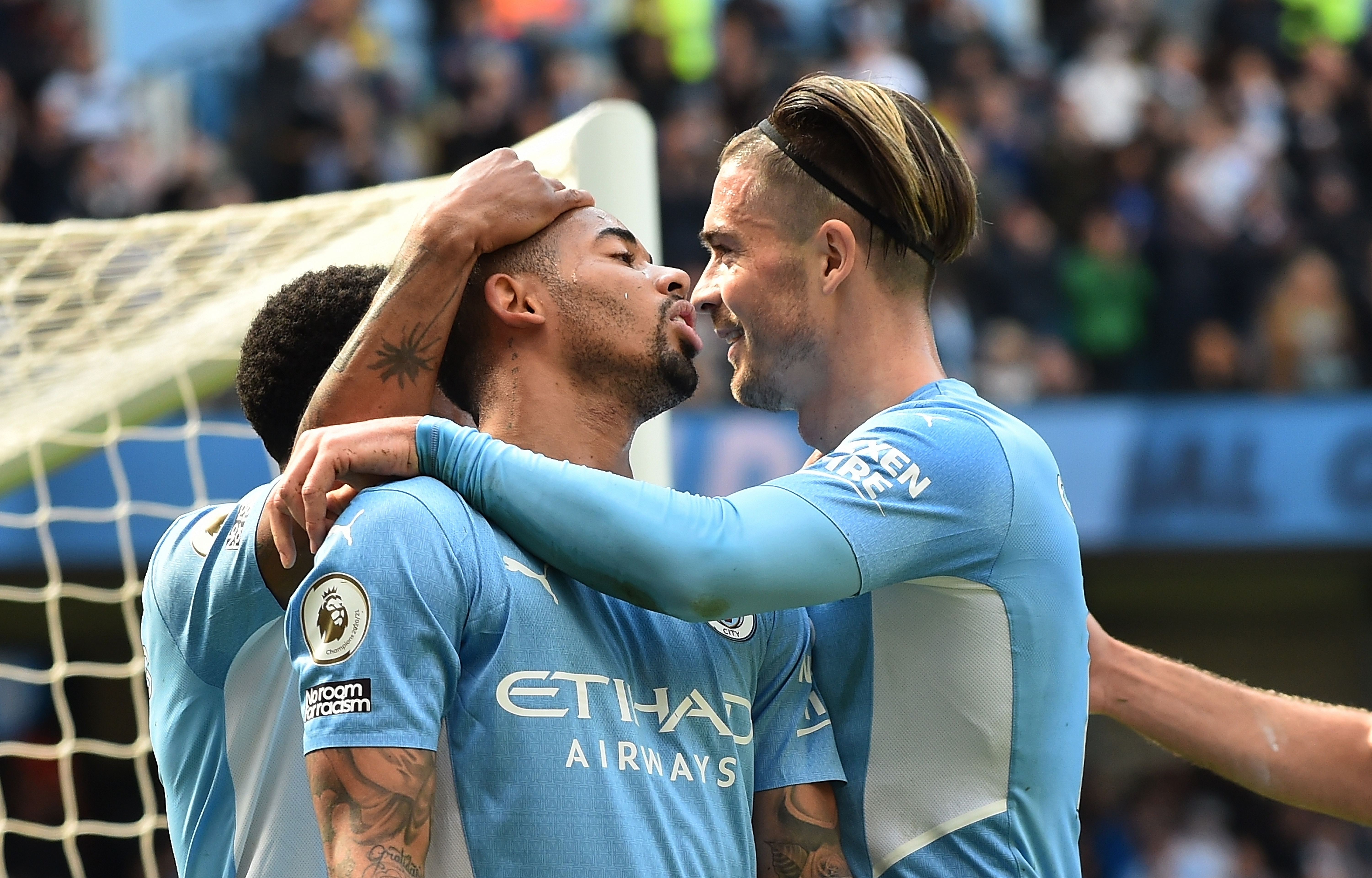 Manchester City, listo para Real Madrid, goleó y le metió presión a Liverpool
