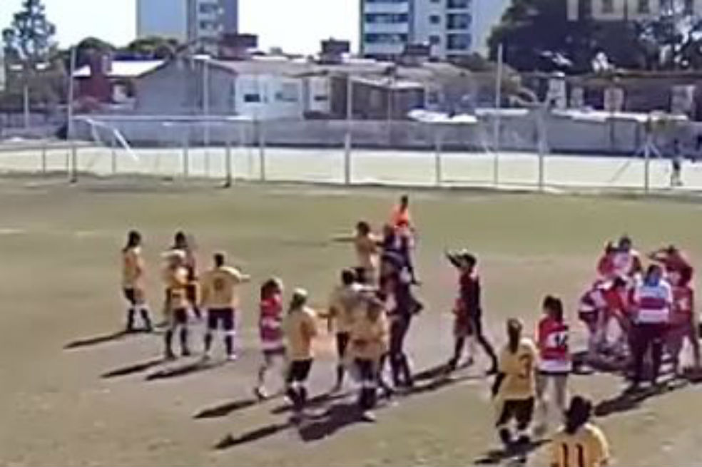 Batalla campal en fútbol femenino de Argentina termina con cuatro hospitalizadas