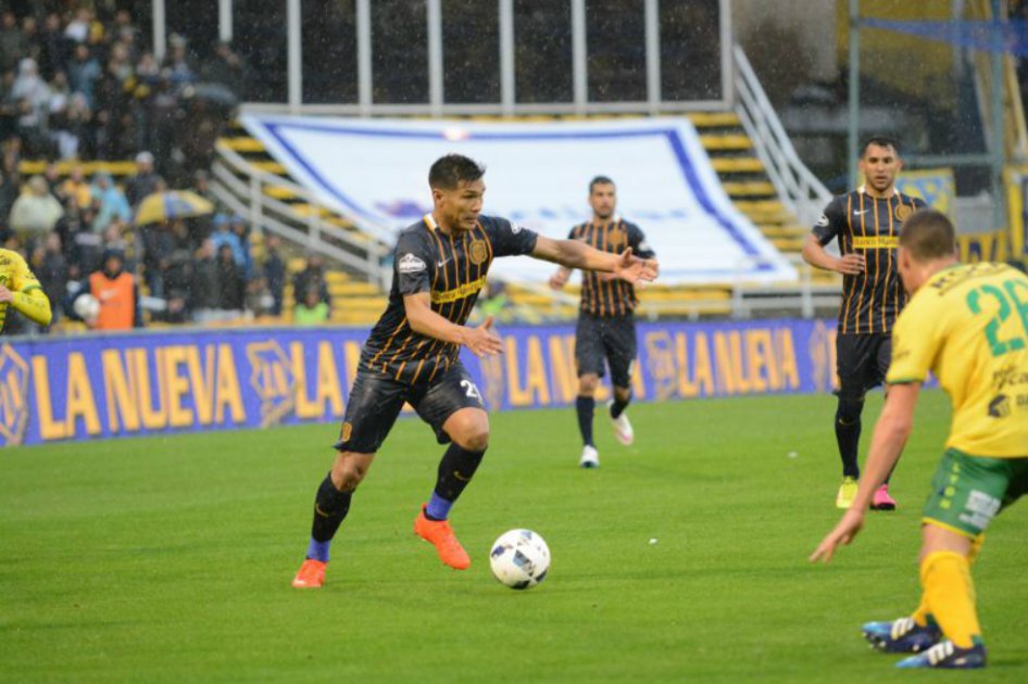 Teófilo Gutiérrez debutó con Rosario Central y se retiró con una molestia