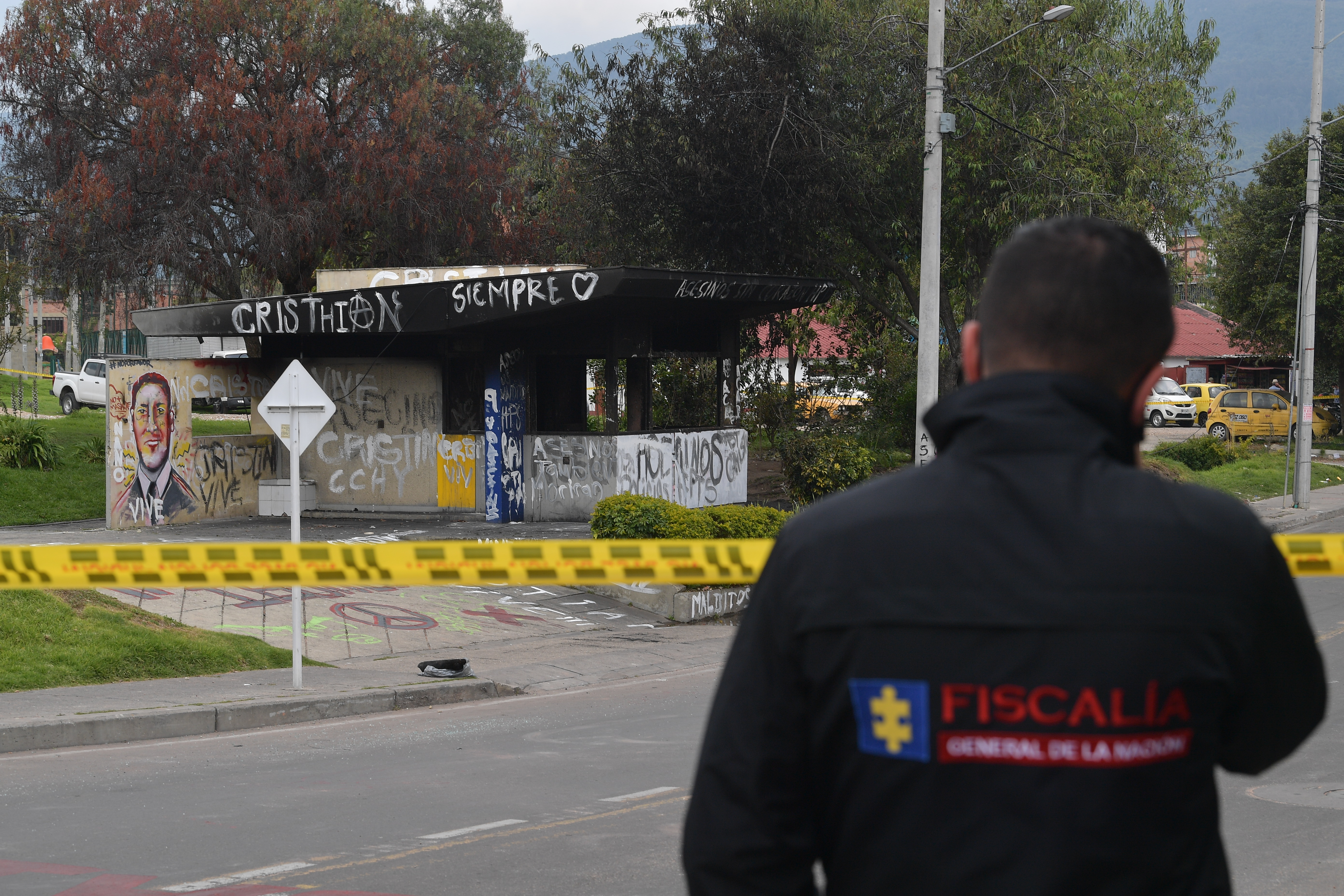 Judicializadas 14 personas señaladas de incendiar varios CAI en Bogotá