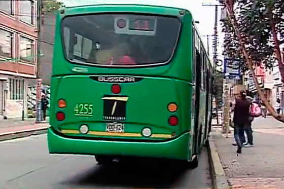 Nadie responde por niño herido tras explosión en bus de Transmilenio