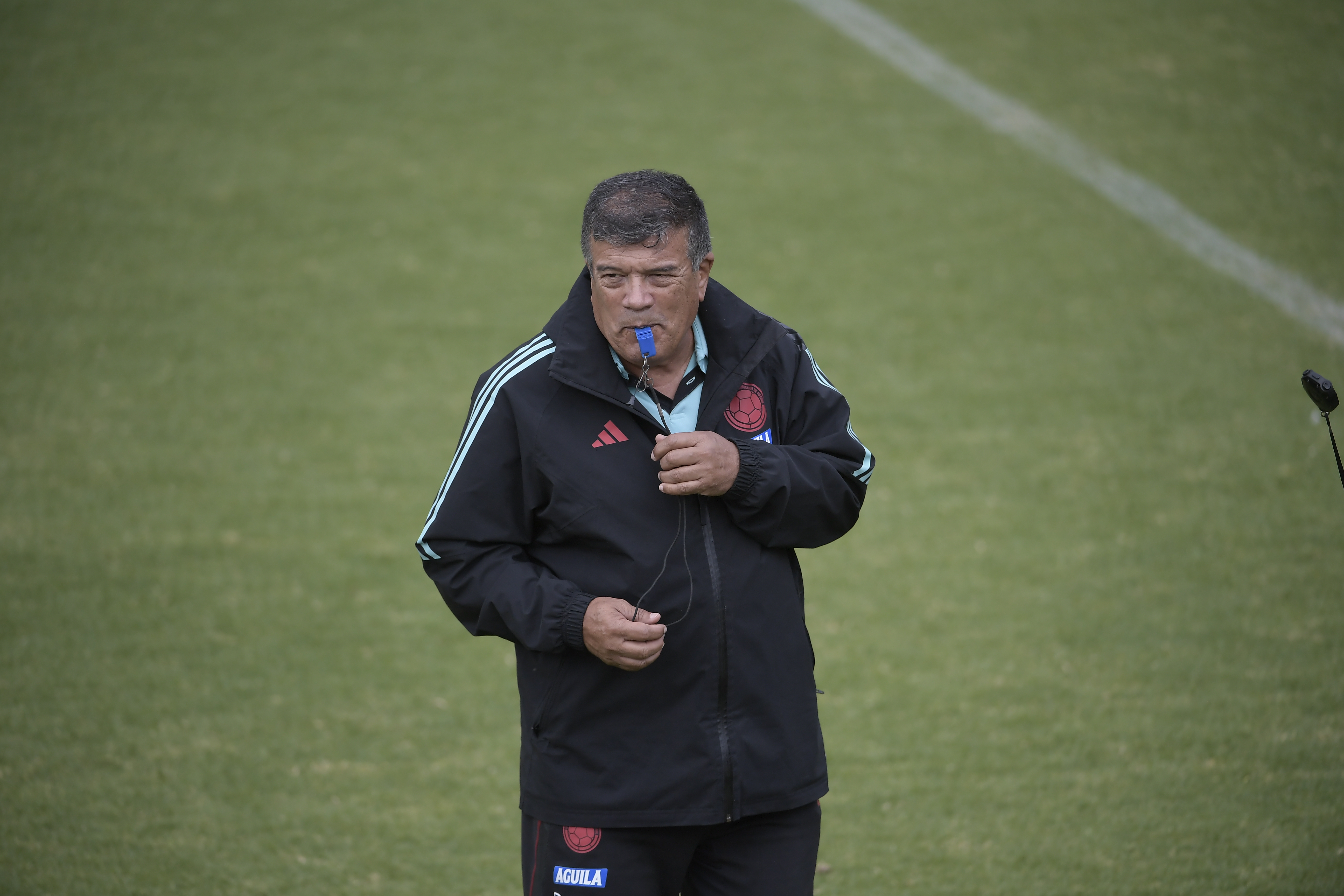 Director técnico de la Selección Colombia de Mayores Femenina, dirige el último entrenamiento en Bogotá antes de viajar al Mundial femenino de Australia y Nueva Zelanda.