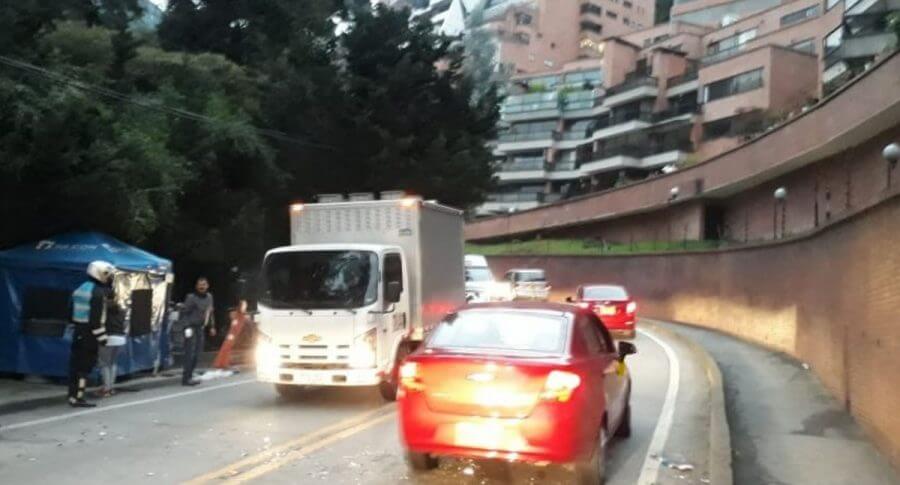 Dos personas heridas dejó accidente entre un bus y un taxi en la vía a la Calera
