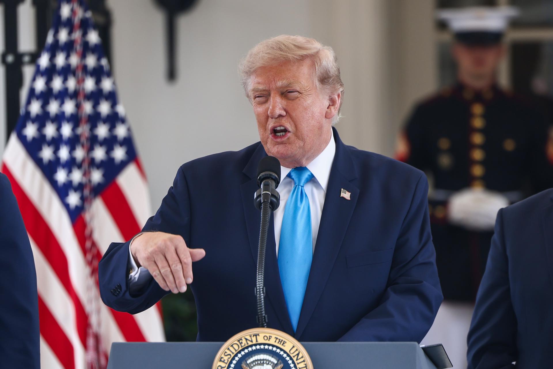 Trump propone que jueces de migración puedan multar hasta con 3.500 dólares a migrantes