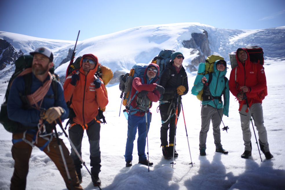 Aldo Kane, Adam Mike Jeldsen, Mikey Schaefer, Heidi Sevestre, Hazel Findley y Alex Honnold conforman la expedición.