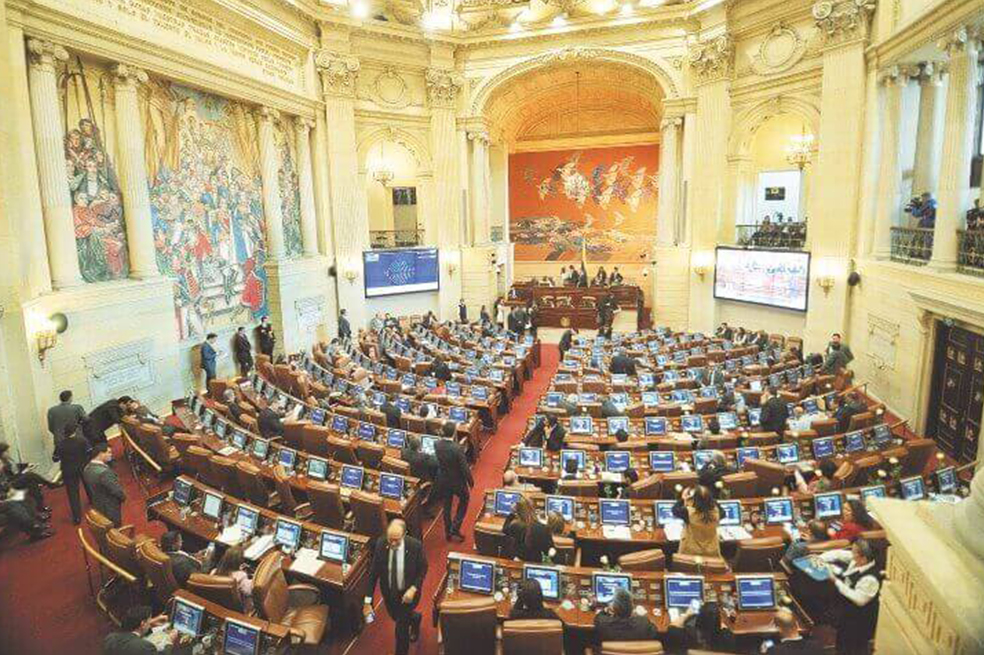 En polémica terminó discusión del proyecto para reducir el receso de los congresistas