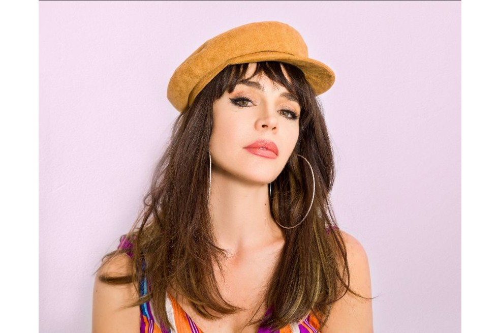 Flora Martínez sigue en la faceta de compositora y presenta “En un abrir y cerrar”