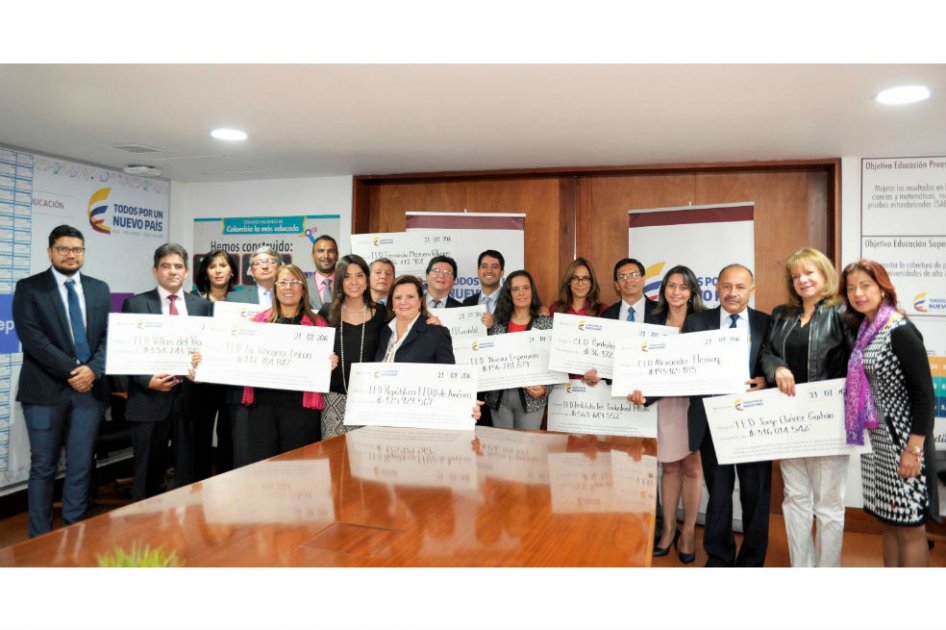14 colegios de Bogotá reciben más de $3.000 millones por mejorar su calidad educativa