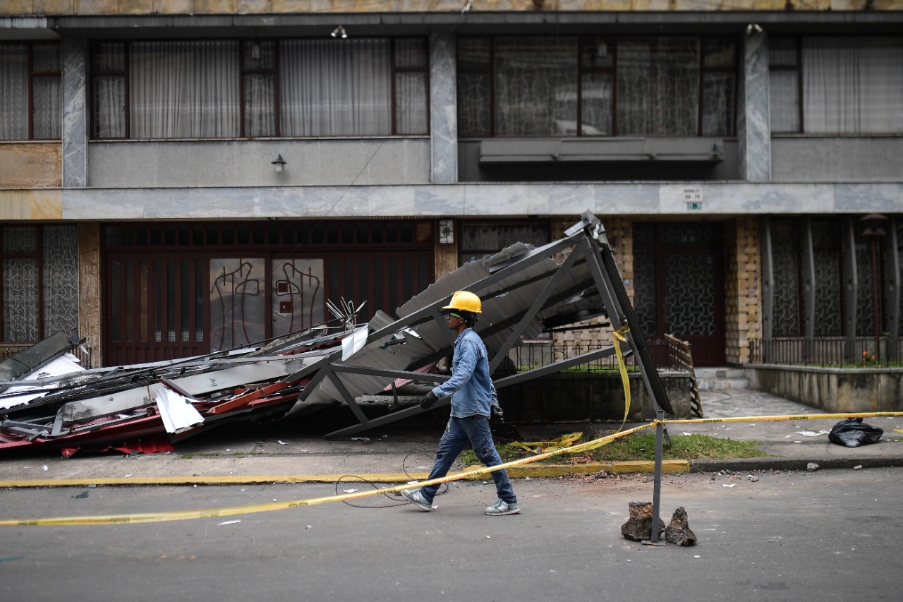 Algunas de las casas afectadas quedaron parcialmente incomunicadas hacia el exterior tras el colapso de techos en varias viviendas de la capital.