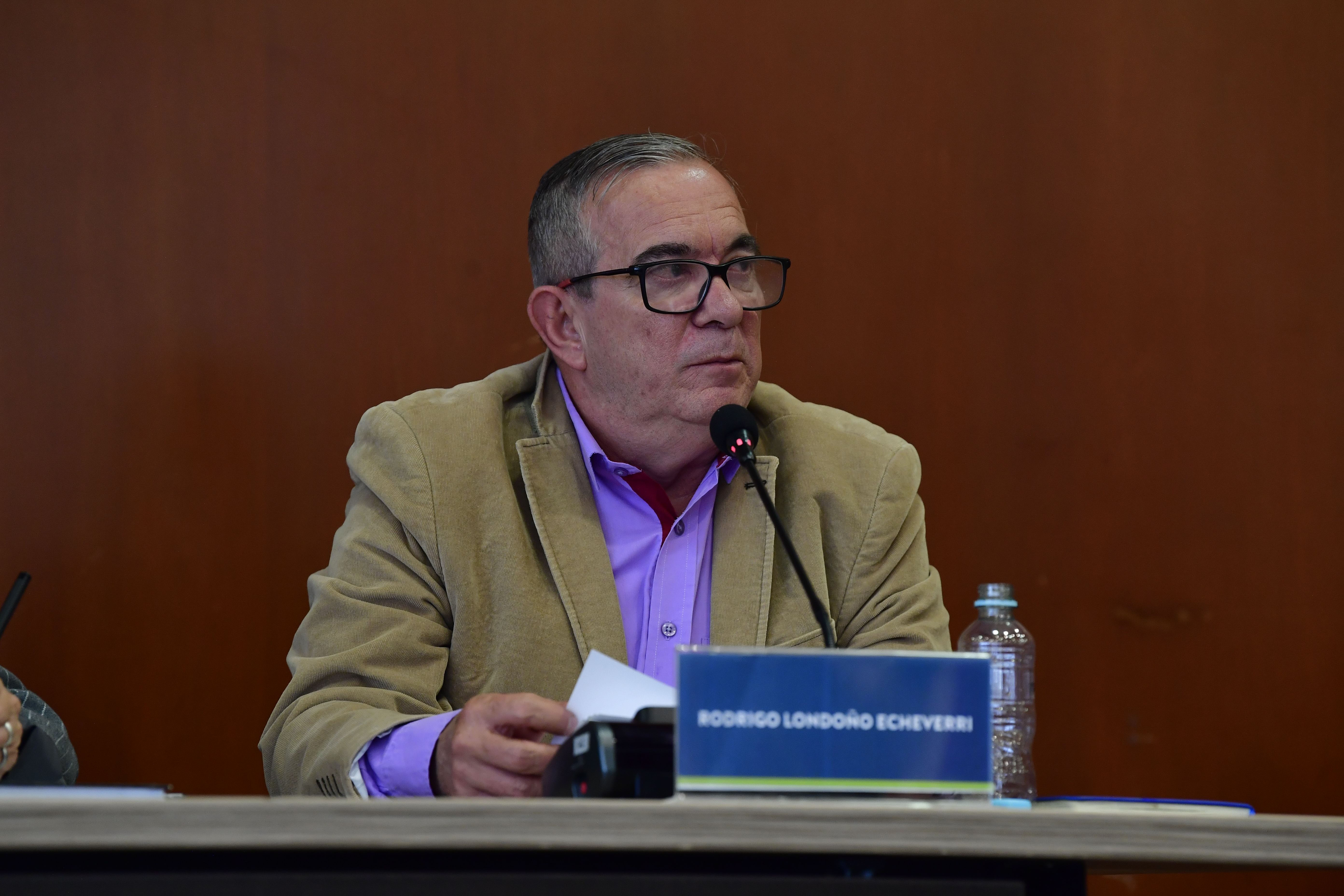 Conocido como alias Timoleón Jiménez o Timochenko durante la comunicación de los decretos de amnistía por parte de la Jurisdicción Especial de Paz (JEP)
