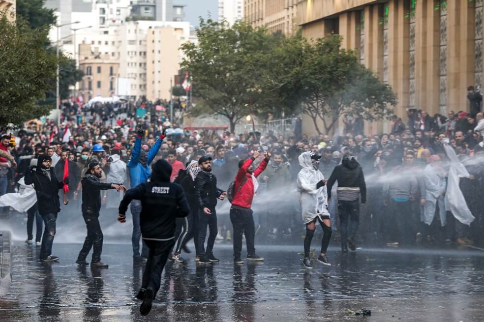 Más de 220 heridos durante enfrentamientos en Líbano entre manifestantes y policía