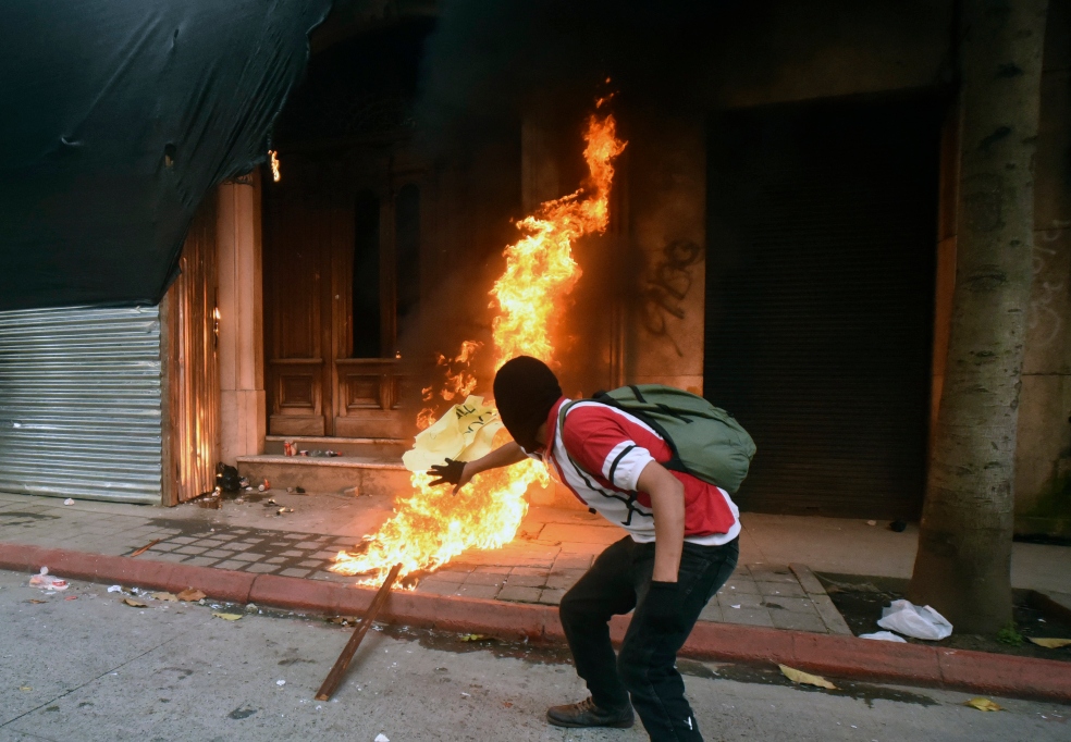 Los 18 minutos que incendiaron al Congreso de Guatemala