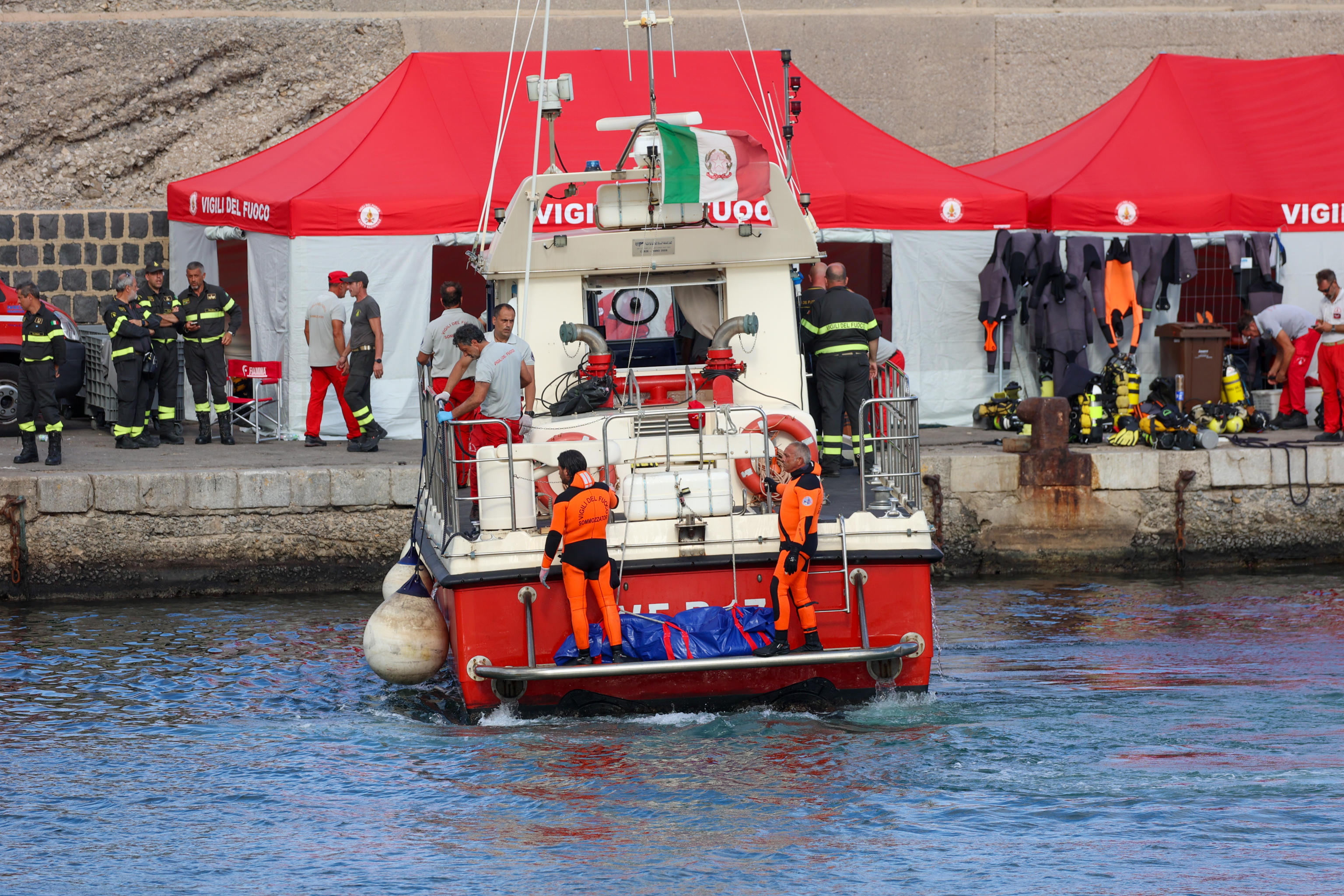 Naufragio de yate en Sicilia: encuentran cinco cuerpos, aún falta uno