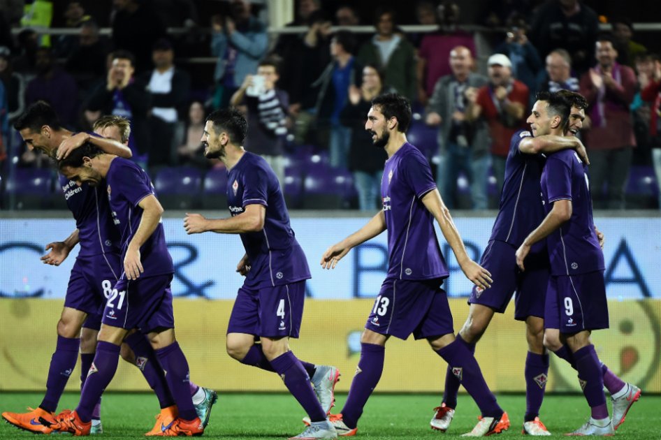 Fiorentina lidera en solitario, el Nápoles arrasa al Milan