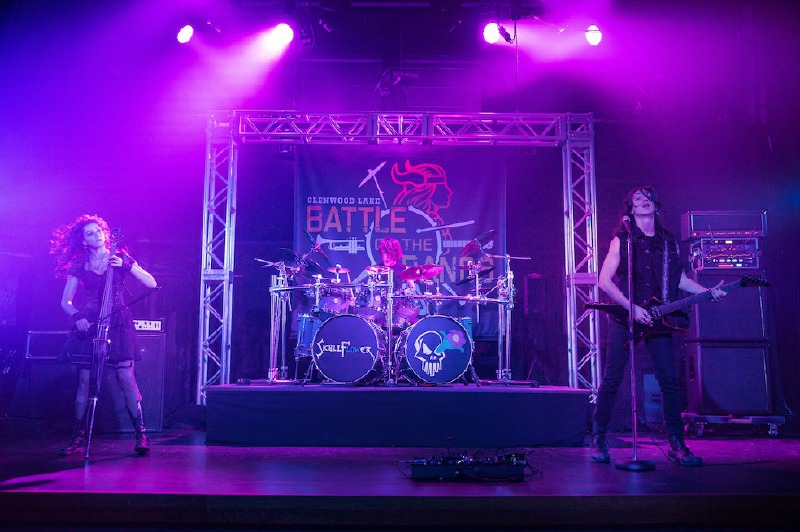 “Metal Lords”: una amistad con muchos decibeles