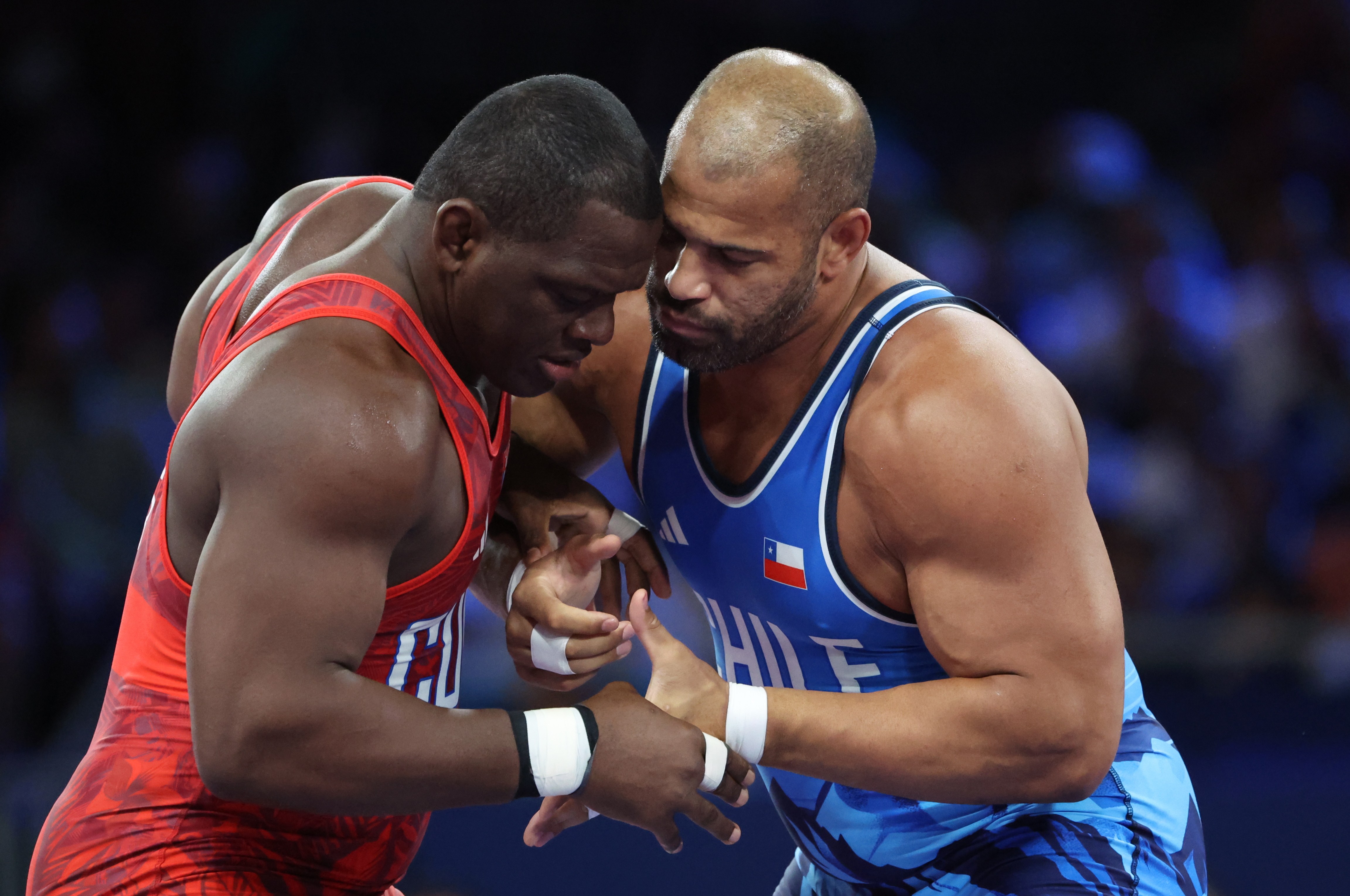 Paris (France), 06/08/2024.- Mijail Lopez Nunez (red) of Cuba in action against Yasmani Acosta Fernandez of Chile in their Men Greco-Roman 130kg final bout of the Weightlifting competitions in the Paris 2024 Olympic Games, at the South Paris Arena in Paris, France, 06 August 2024. (Francia) EFE/EPA/YAHYA ARHAB