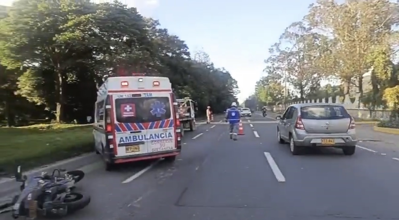 Movilidad hoy, viernes 13: choque entre camión y motocicleta en la Autopista Norte