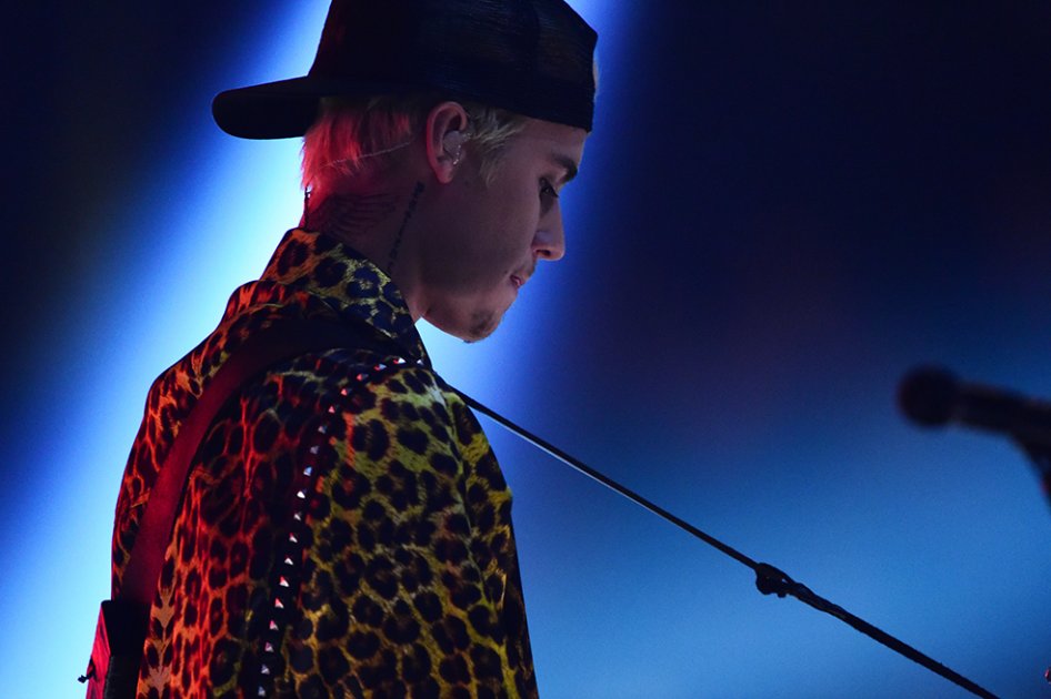 Justin Bieber no pudo celebrar su premio Brit por una pelea