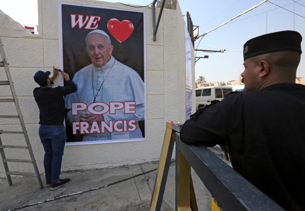Irak fue blanco de ataques con cohetes, pero el papa Francisco mantiene su viaje