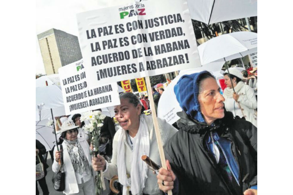 El movimiento Mujeres por la Paz se hizo presente en la movilización exigiendo un acuerdo inmediato. /  / Mauricio Alvarado