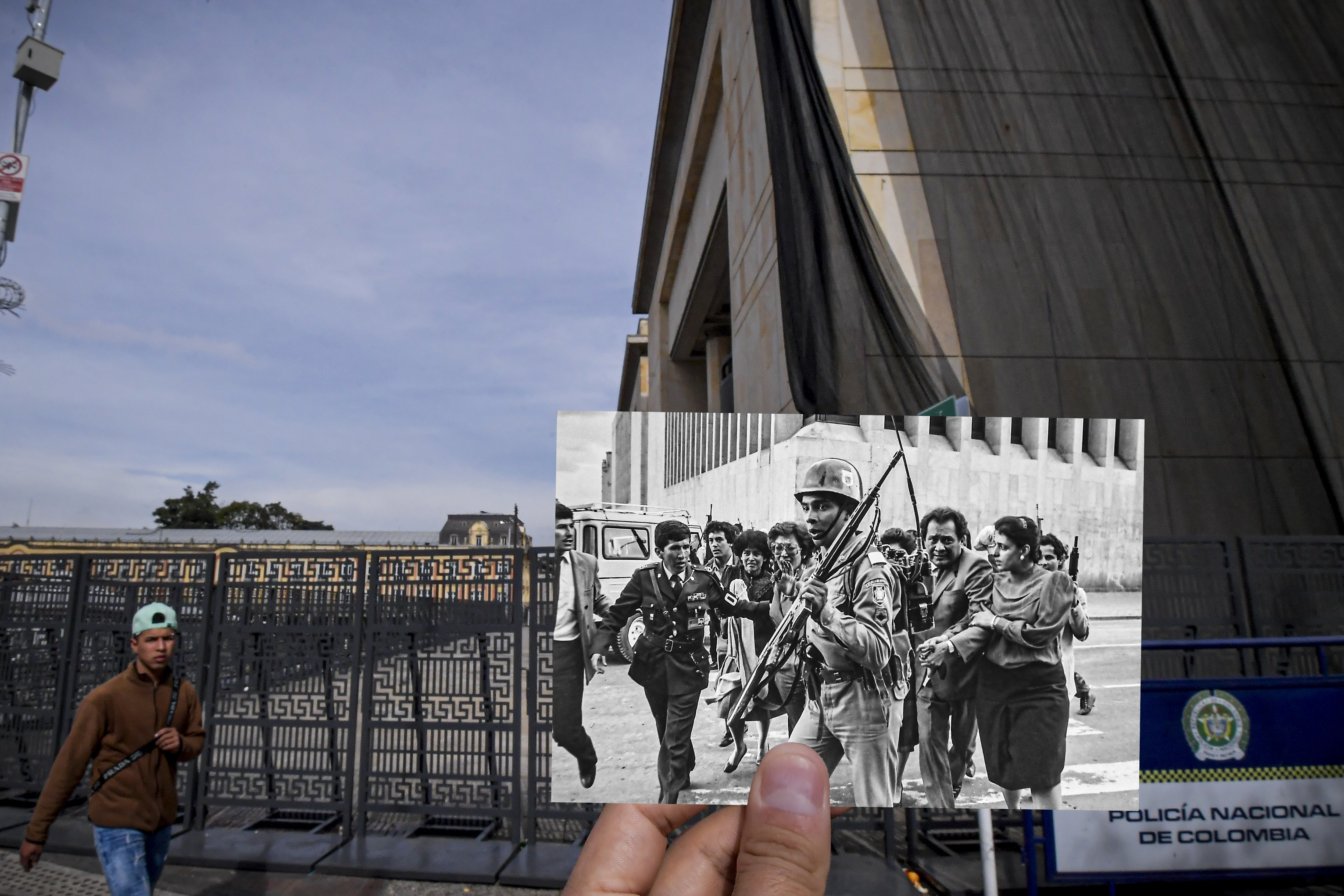 Especial sobre la toma y retoma del Palacio de Justicia que cumple 40 años; Imágenes que muestran los sucesos ocurridos el 06 y 07 de noviembre 1985 y la actualidad.