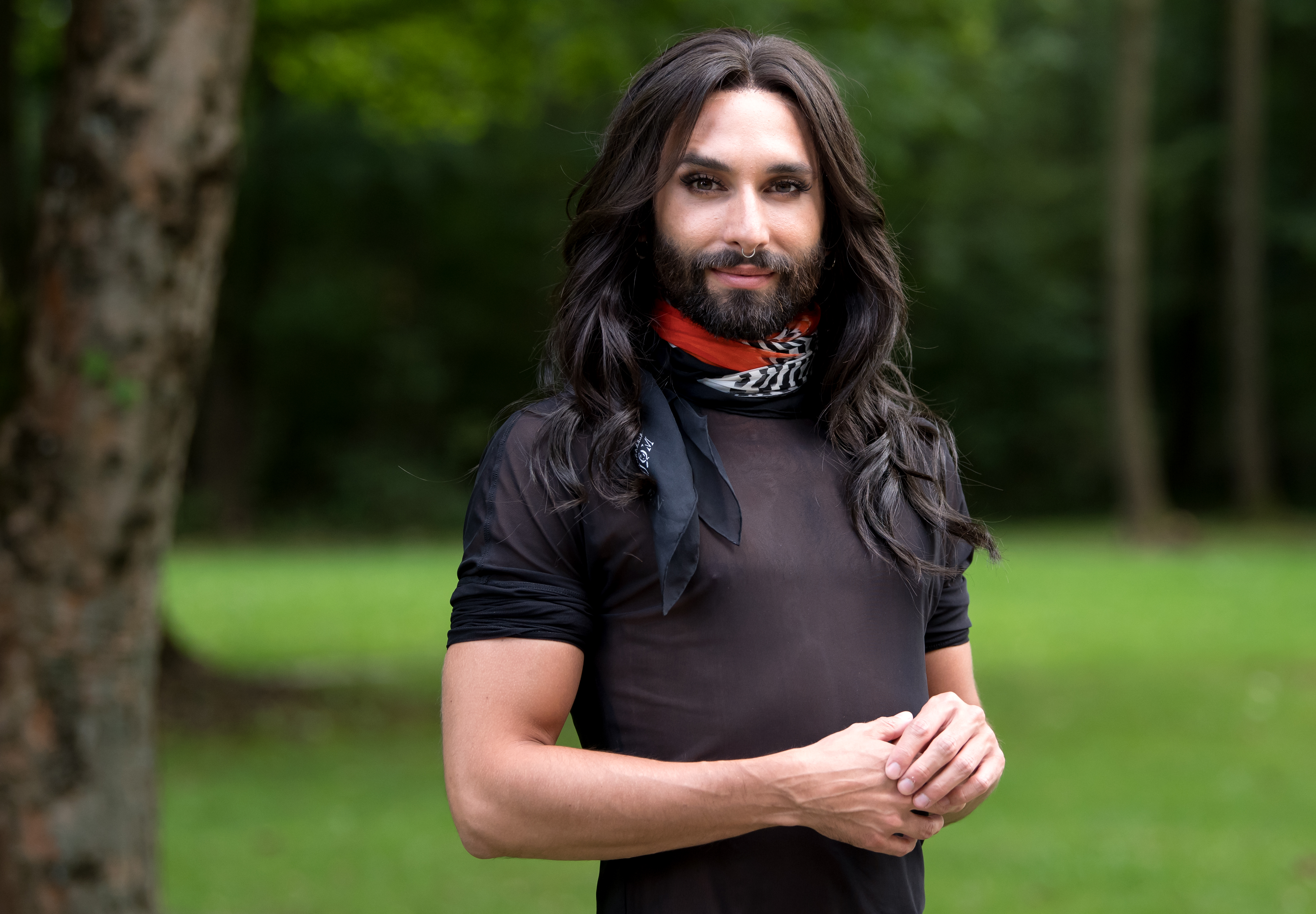 Cantante travesti Conchita Wurst revela que tiene el virus del VIH