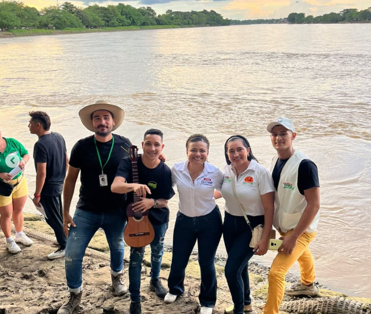 Durante el recorrido, degustan platos típicos de la región, como carne asada a la llanera y pisillo de chigüire.