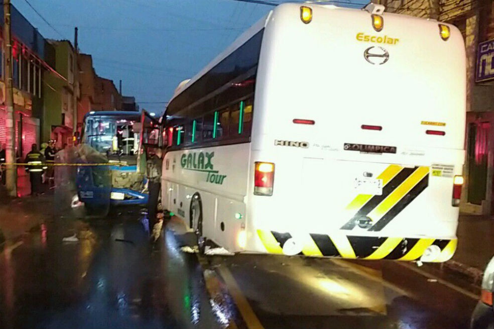 Al menos 15 heridos deja choque de SITP con bus de turismo