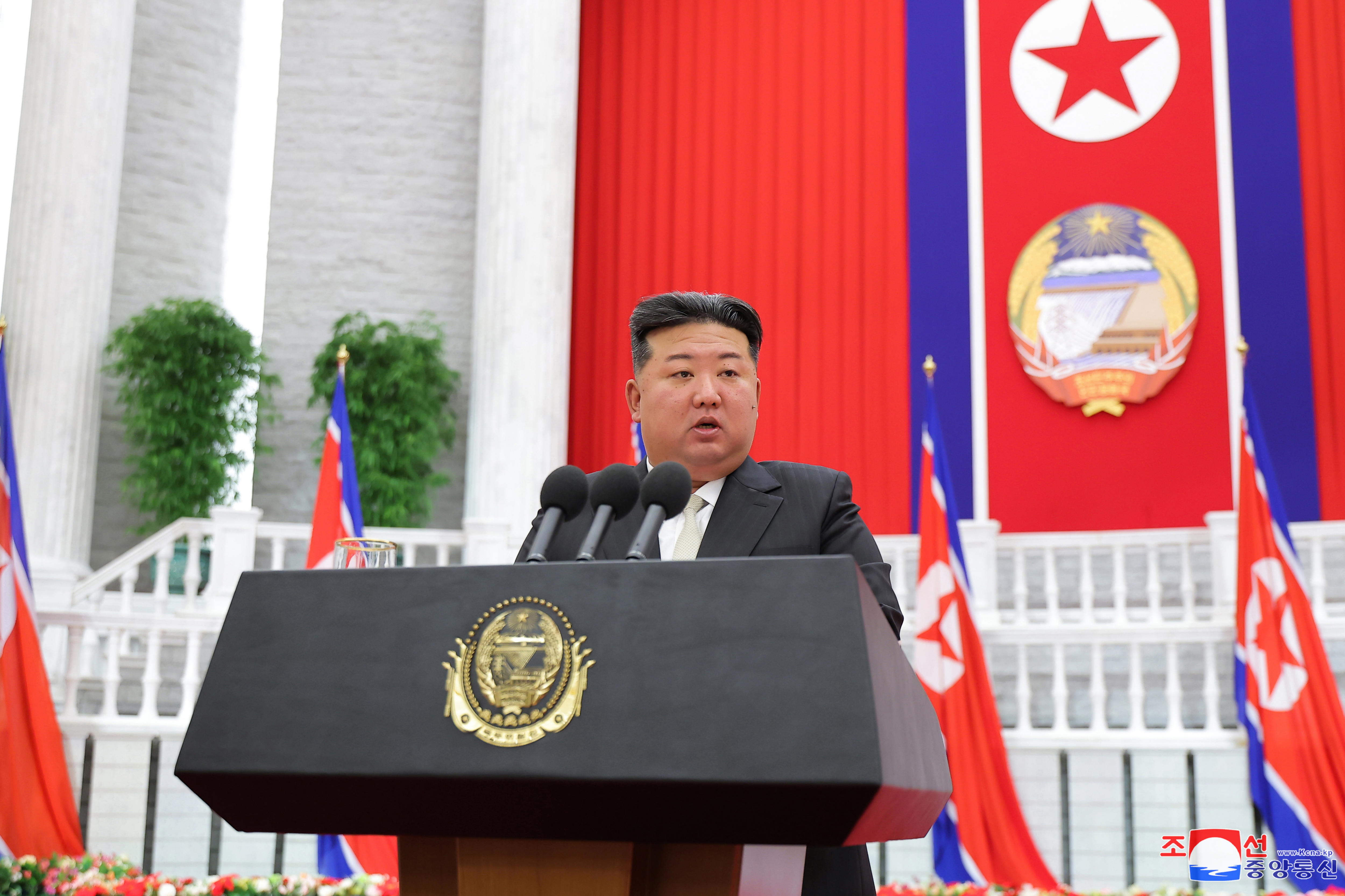 Kim Jong Un dice que Corea del Norte debe poder “realizar un ataque preventivo”