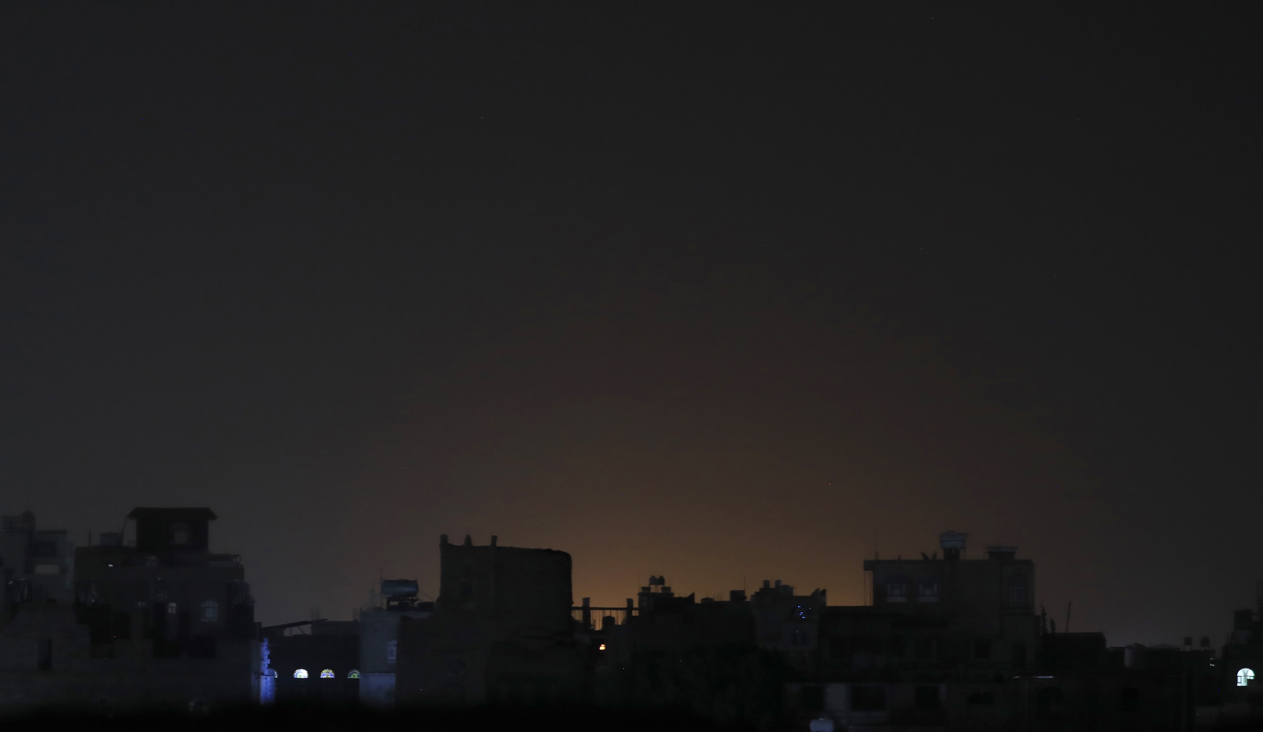 EE. UU. y Reino Unido bombardean Yemen: rebeldes hutíes prometen represalias