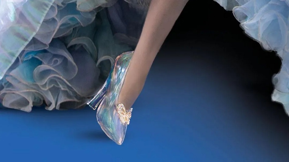 Así es la zapatilla de cristal de la Cenicienta que Swarovski creó para Disney100