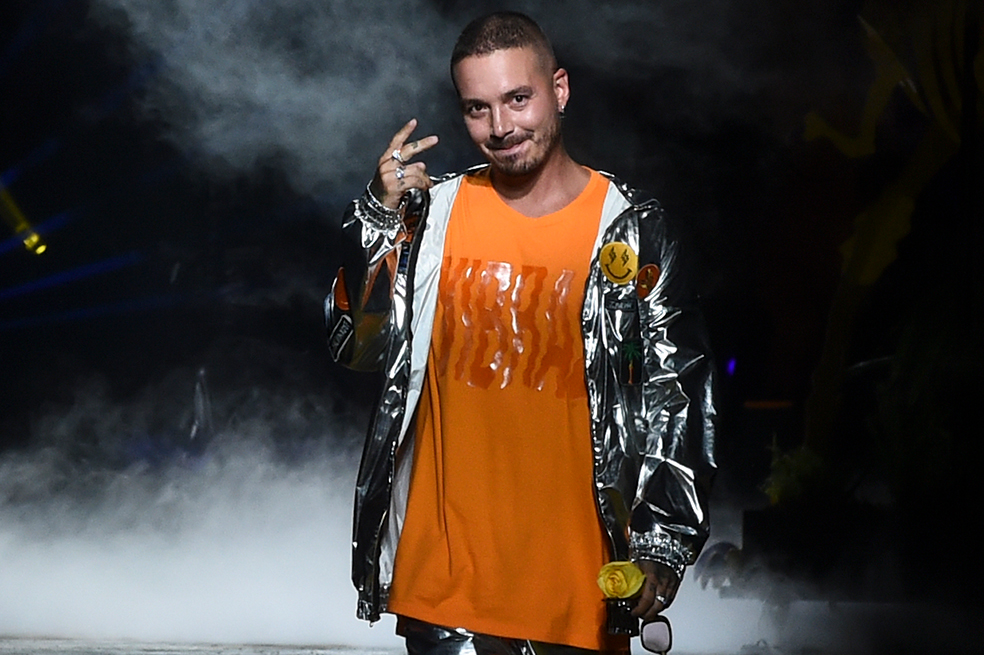 J Balvin se estrena como diseñador de la mano de GEF