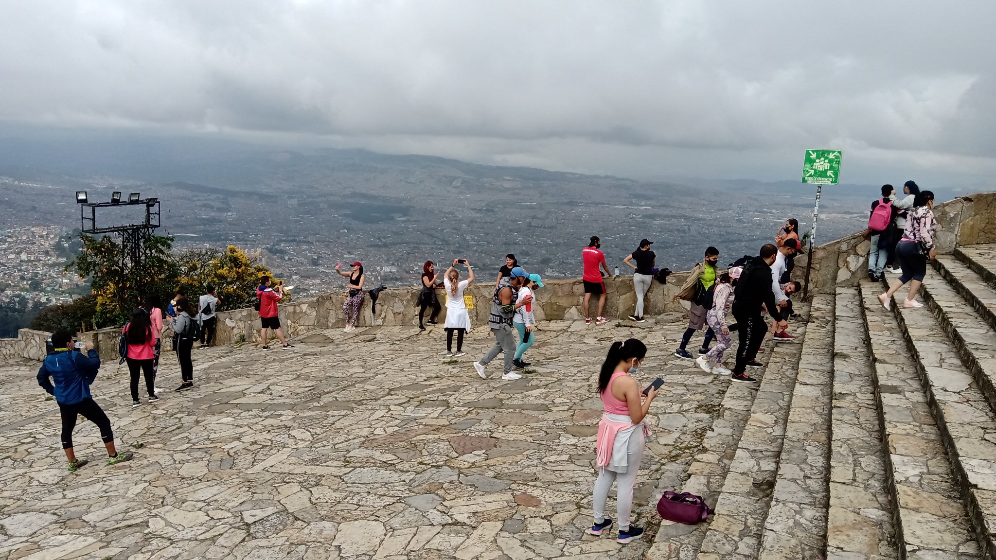 Monserrate también volvió a recibir asistentes, estos también deben cumplir con todas las medidas de bioseguridad.