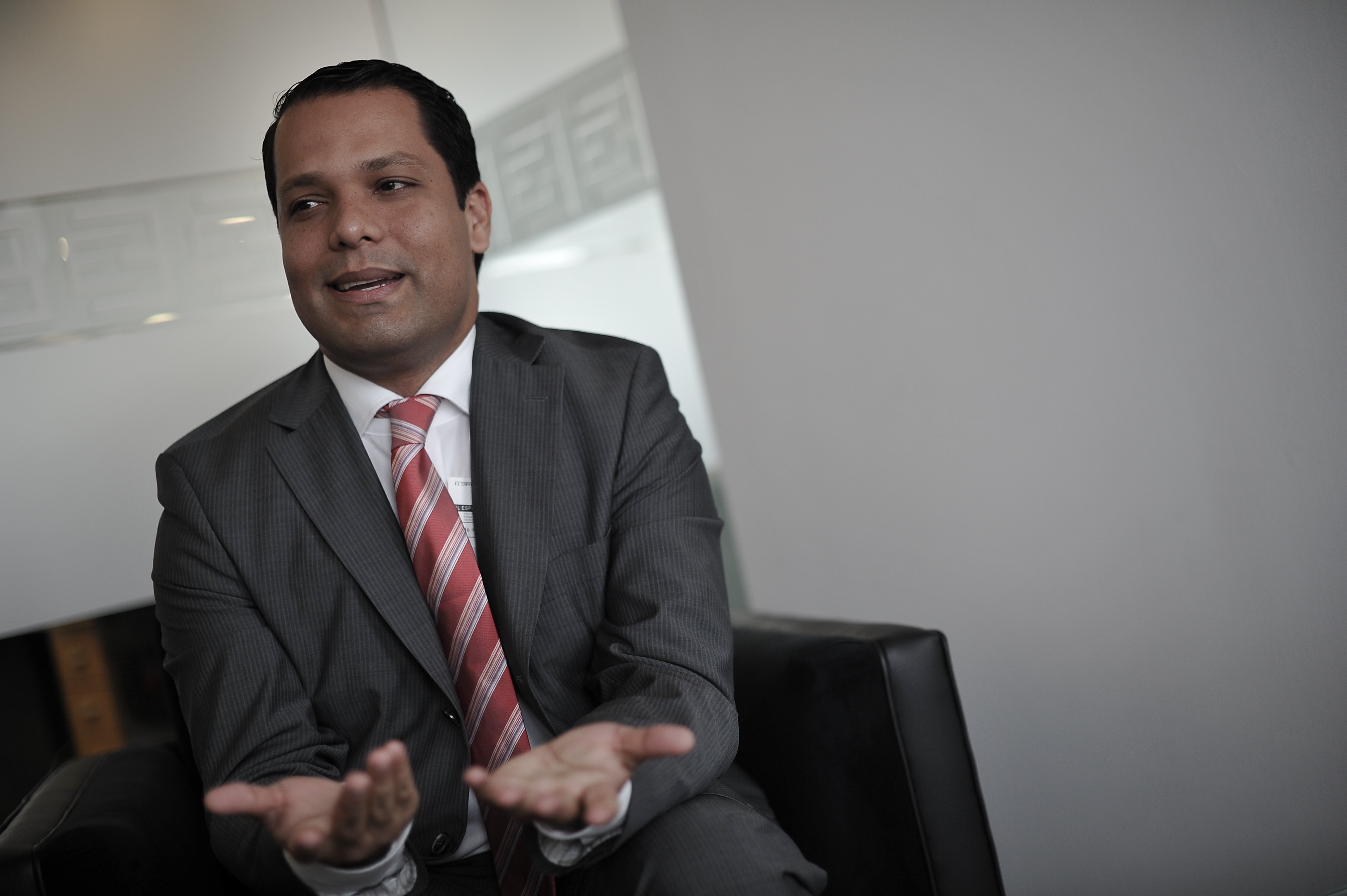 Exgobernador del clan Gnecco es llamado a juicio por supuesta corrupción en el PAE