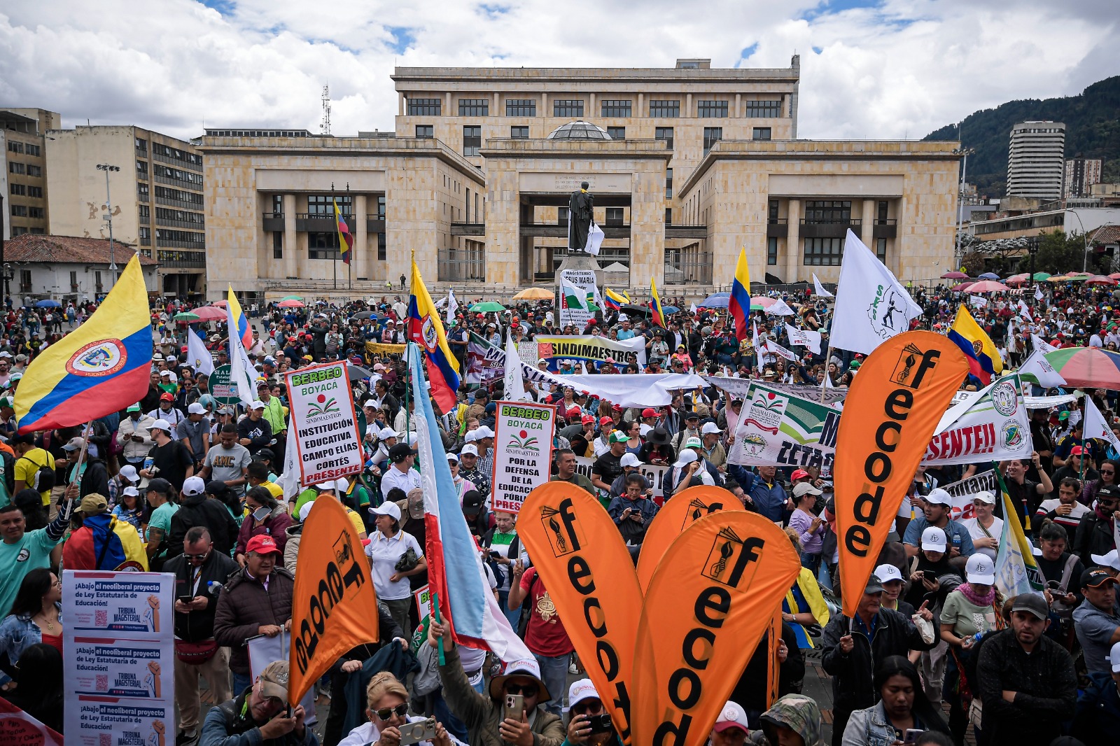 Fecode levanta paro permanente tras hundimiento de reforma a la Educación