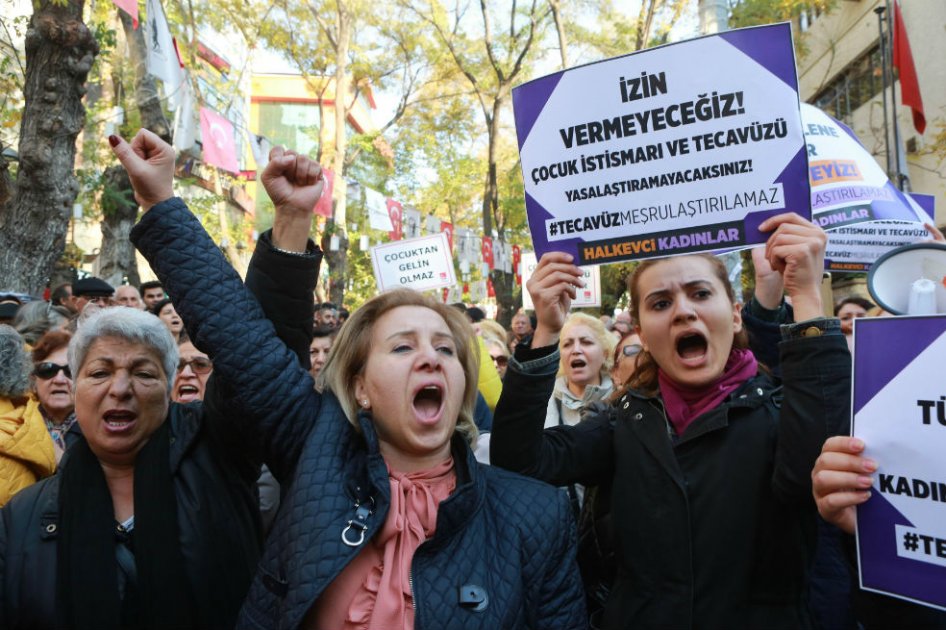 Turquía retira proyecto de ley con el que abusadores de menores podrían casarse con su víctima