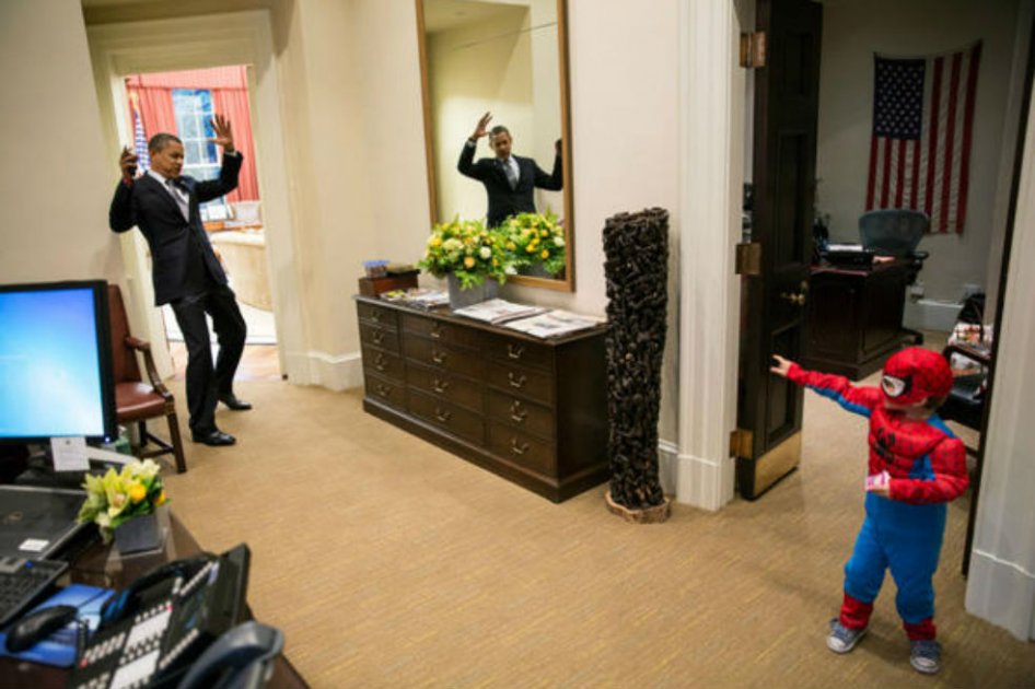 Obama fue atacado por el hombre araña