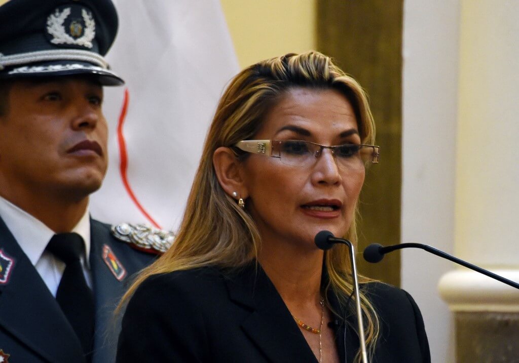 Jeanine Áñez pide la renuncia de todos sus ministros en Bolivia