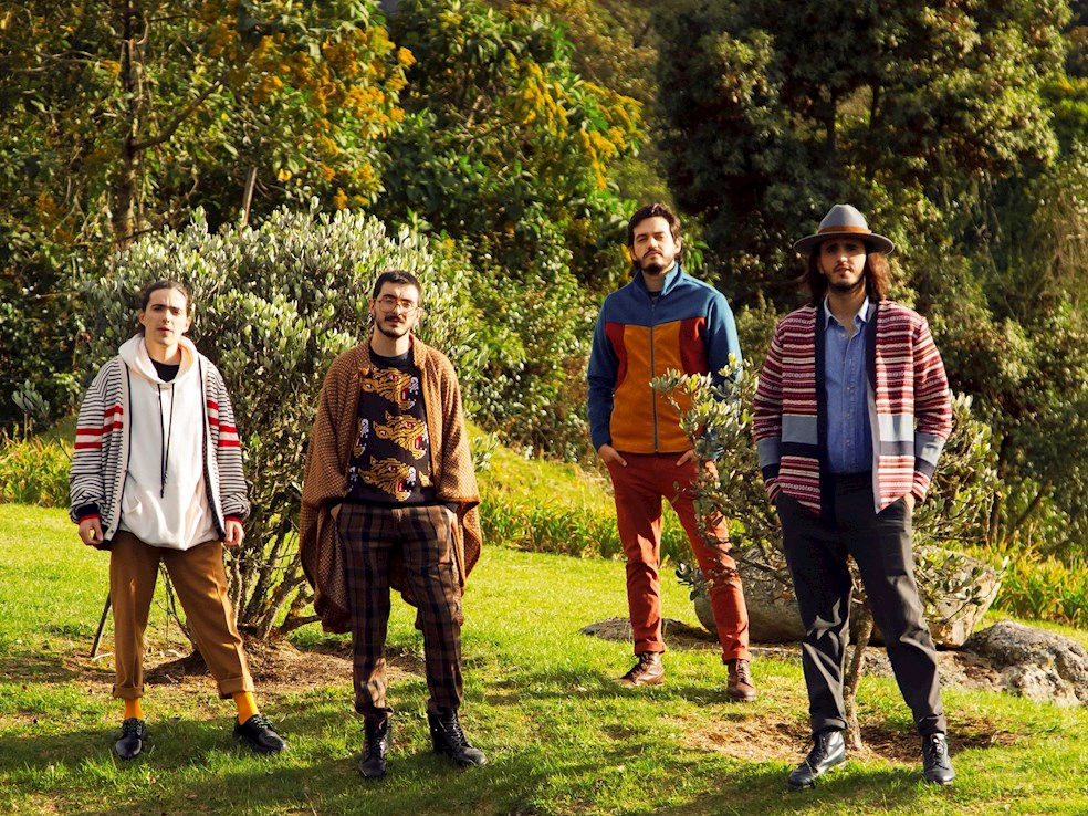 Morat estrena “Al aire”, una oda a la costumbre de pedir canciones en emisoras