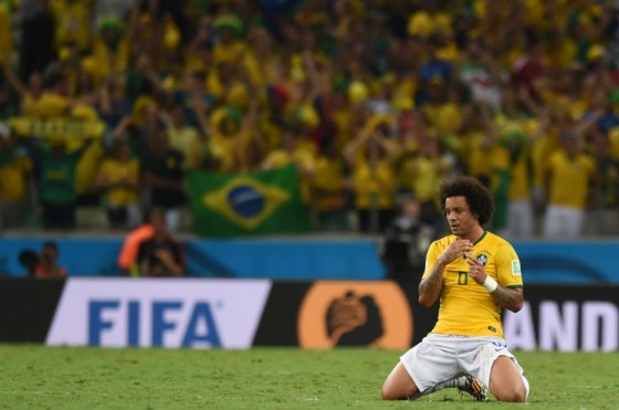 Para ver la «canarinha» vencedora, hinchas brasileños se entregan a rituales