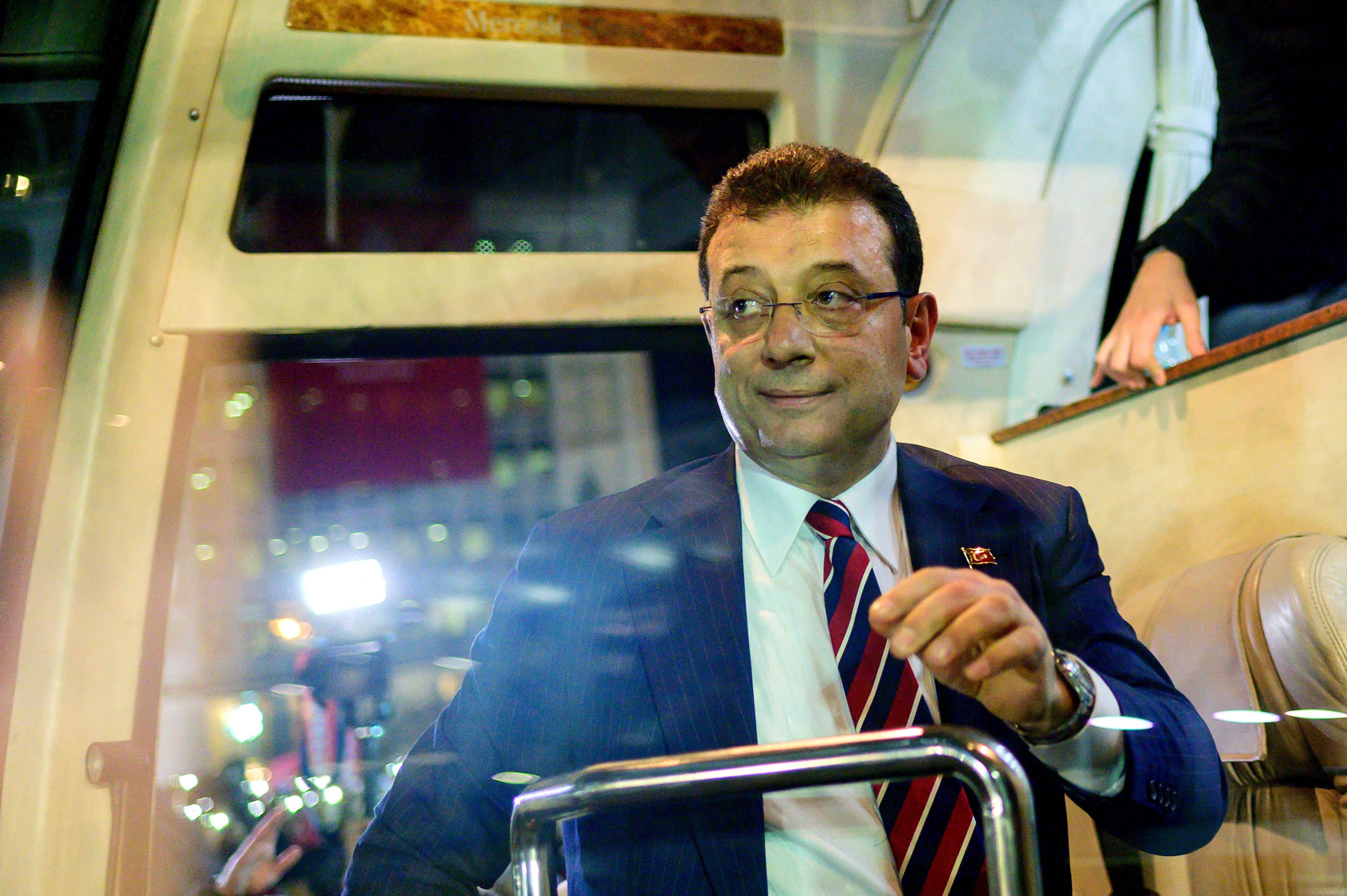 El alcalde de Estambul, rival de Erdogan, condenado a prisión en Turquía