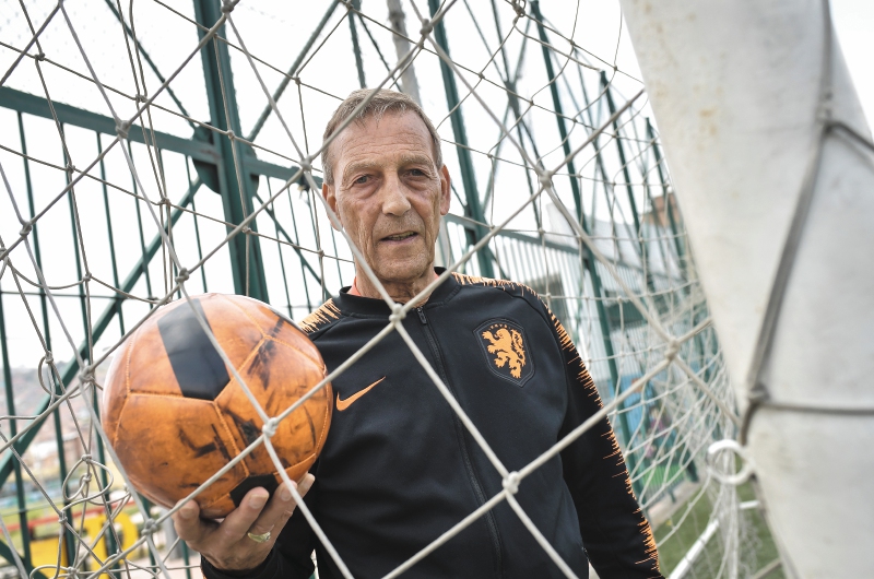 Neeskens: “Las épocas del fútbol no pueden compararse”