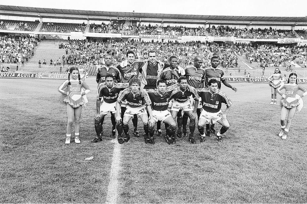 Fotos de las nóminas que han salido campeonas con Deportivo Cali.