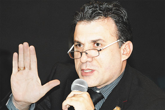 Senador Roy Barreras lanza ‘poemas de la paz’