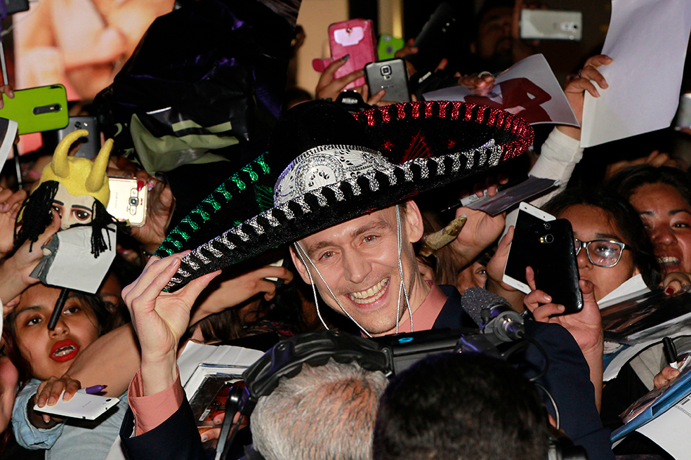 Tom Hiddleston se pone el sombrero charro para promocionar el nuevo King Kong